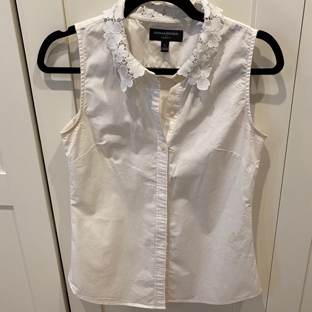 Banana Republic Sleeveless Button Up